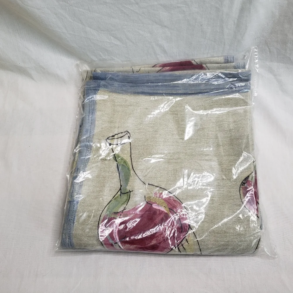 Four Charles Keath Cloth Napkins Red Wine Vino Themed